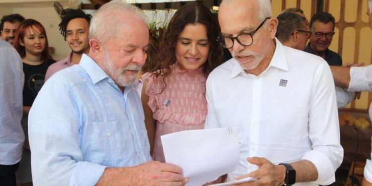 Prefeito Edvaldo acompanha presidente Lula em ato para a retomada da obra da BR-101