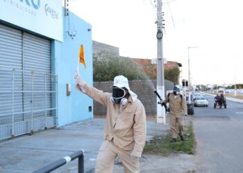 Aracaju reforça aplicação do fumacê costal para evitar proliferação do Aedes aegypti