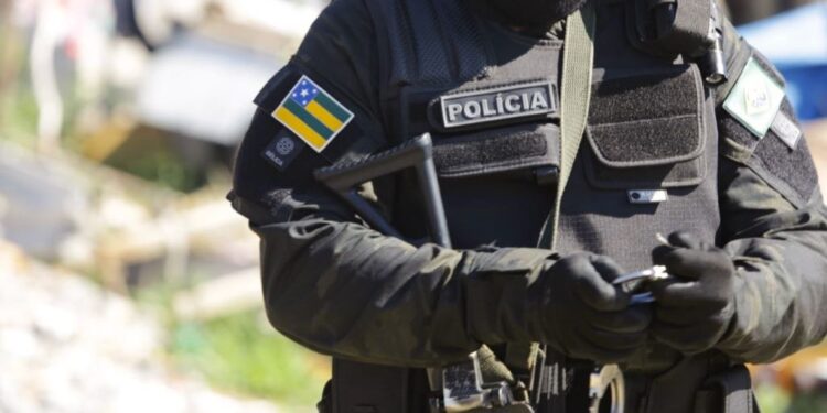 Polícia Civil apreende drogas e arma de fogo em operação contra o tráfico em Propriá