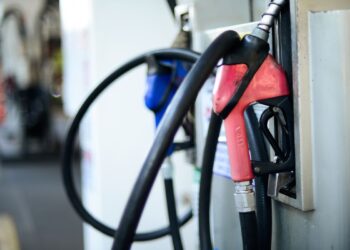 Petrobras anuncia redução de R$ 0,40 no preço do diesel