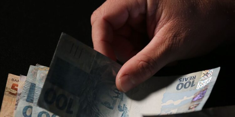 Beneficiários com NIS de final 6 recebem o Bolsa Família