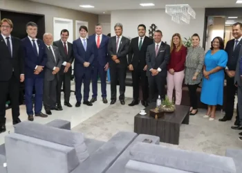 Jeferson Andrade discute projetos com deputados e o governador