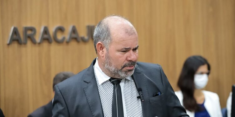 “Que Lula ajude Sergipe e nos coloque em um patamar de melhores condições”, diz Isac sobre visita do presidente
