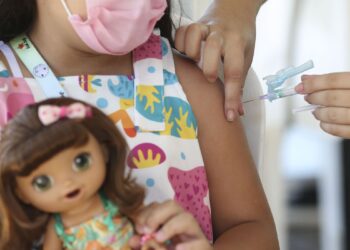 Ministério da Saúde recebe 1,8 milhão de doses da CoronaVac
