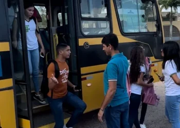 Salgado garante transporte gratuito aos universitários e técnicos de Lagarto