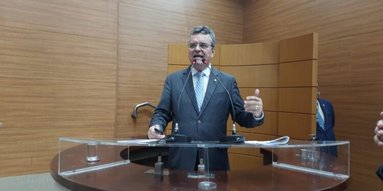 Luciano Pimentel destaca endividamento das famílias brasileiras