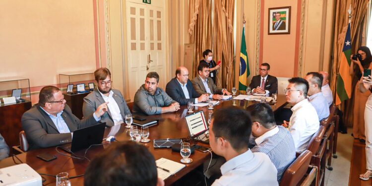 Fábio discute com grupo de investidores chineses a construção de duas usinas termelétricas em Sergipe