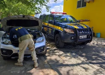 Carro roubado na Bahia é recuperado pela PRF em areia Branca