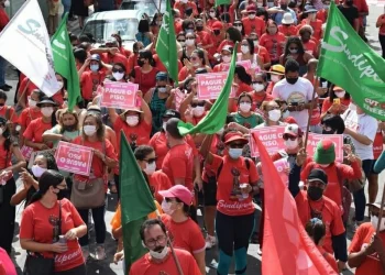 Sindipema realiza marcha em defesa do piso salarial do magistério