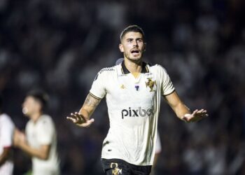 Campeonato Carioca: Vasco derrota Bangu e fará semifinal com Flamengo