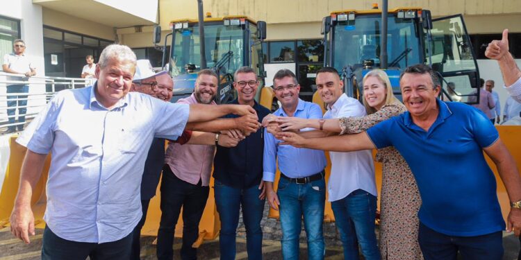 Governador Fábio Mitidieri realiza entrega de equipamentos da Codevasf a municípios sergipanos