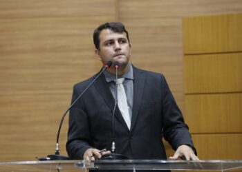 Deputado Marcos Oliveira destaca inauguração de escola em Itabaiana