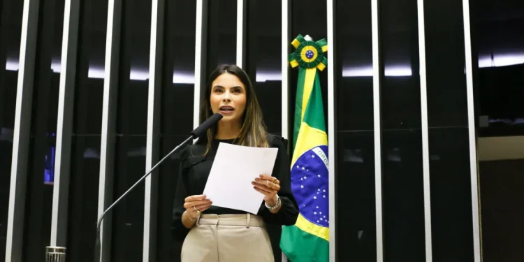 Yandra Moura destaca Campanha “Carnaval Sem Assédio” e lançamento da Frente para o Fortalecimento da Mulher
