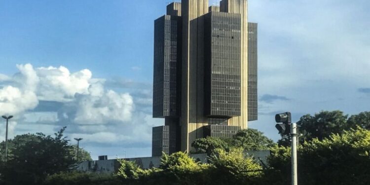 Mercado financeiro eleva projeção da inflação de 5,9% para 5,96%