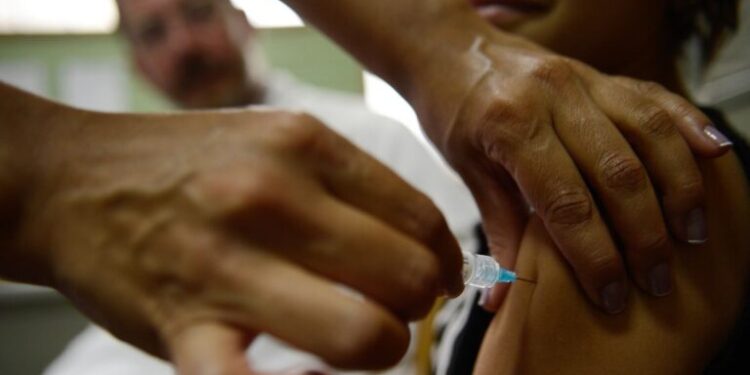 Estudo mostra que Brasil está abaixo da meta de vacinação contra HPV