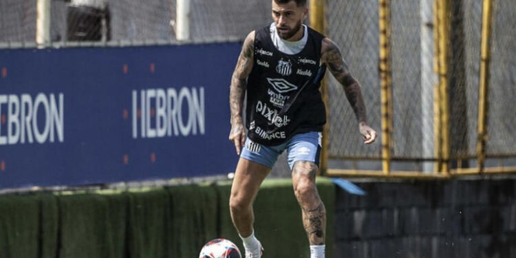 Odair Hellmann dá aval para o Santos renovar contrato do meia Lucas Lima