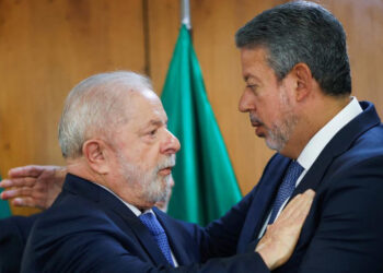 Em vitória de Lira, governo Lula apoia mudar tramitação de MPs