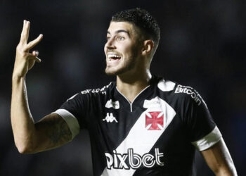 Após perder o terceiro pênalti pelo Vasco, Pedro Raul é apontado como o vilão da eliminação na Copa do Brasil