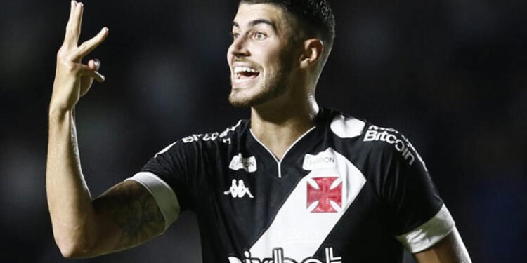 Após perder o terceiro pênalti pelo Vasco, Pedro Raul é apontado como o vilão da eliminação na Copa do Brasil