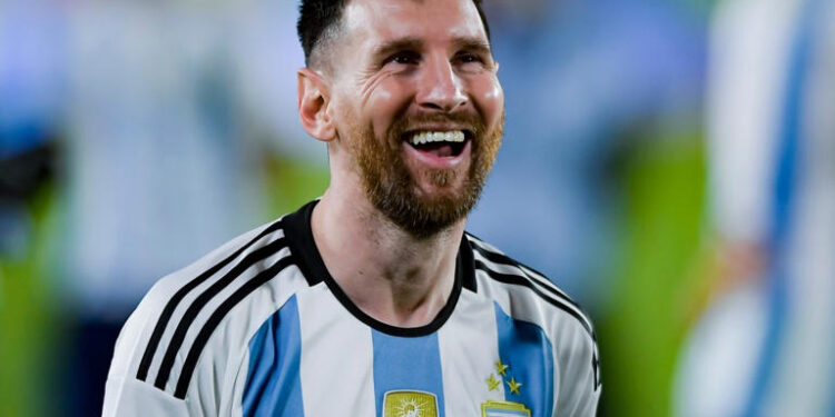 Mercado: Messi aceita redução salarial e pode deixar o PSG para assinar com outro time europeu