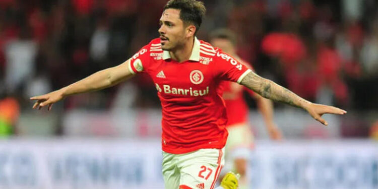 Palmeiras faz contato por Maurício e estuda investida em meia-atacante do Internacional