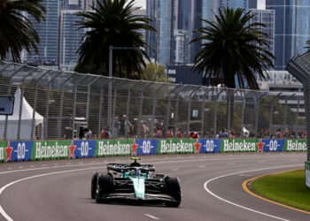 Max Verstappen faz o melhor tempo no primeiro treino livre na Austrália