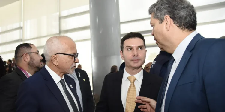 Prefeito Edvaldo Nogueira e secretária da Saúde acompanham retomada do programa Mais Médicos para o Brasil