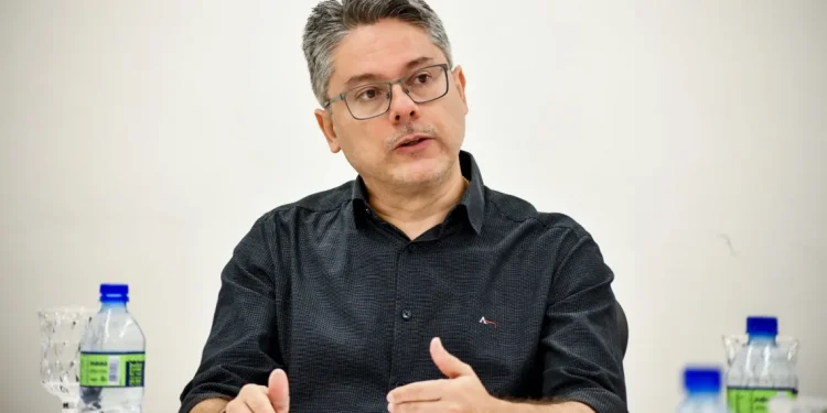 Senador Alessandro Vieira quer esclarecimentos do presidente do Banco Central, Roberto Campos Neto