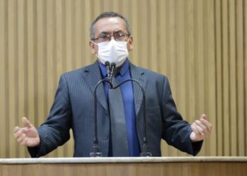 Vereador Cícero do Santa Maria cobra a solução de problemas no Marivan