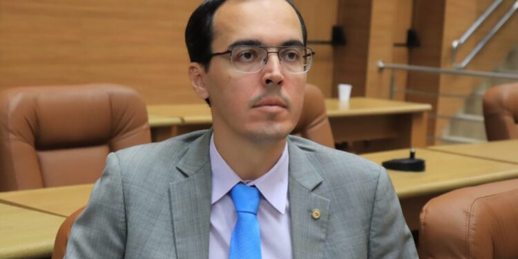 Georgeo denuncia: “Estado paga ticket-vergonha para alimentação da PM”