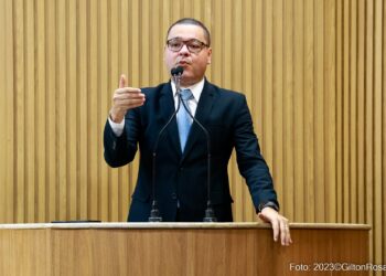 Eduardo Lima chama a atenção para menores que cometem automutilação e suicídio no município Aracaju