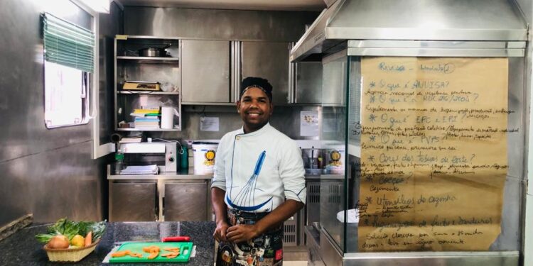 Curso de auxiliar de cozinha ativa empreendedorismo feminino em Santana do São Francisco