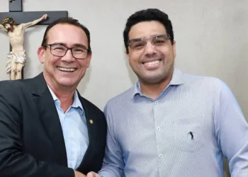 Jeferson Andrade recebe governador em exercício Zezinho Sobral