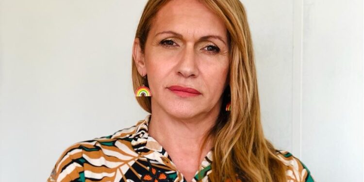 Uma mulher é vítima de feminicídio por dia no Brasil, alerta deputada Linda Brasil