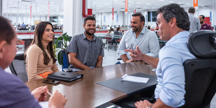 Anderson de Tuca e Yandra Moura visistam a SES