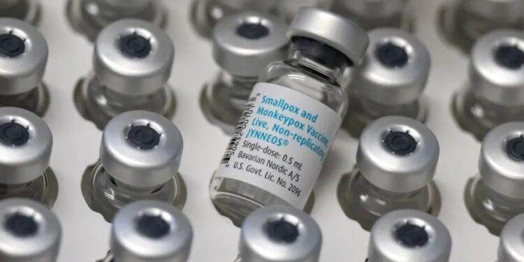 Vacinação contra mpox começa em março no Brasil