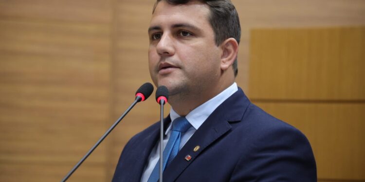 Marcos Oliveira destaca necessidade de proteção de crianças