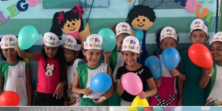 Alunos da Rede Municipal de Ensino voltam às aulas em Canindé de São Francisco