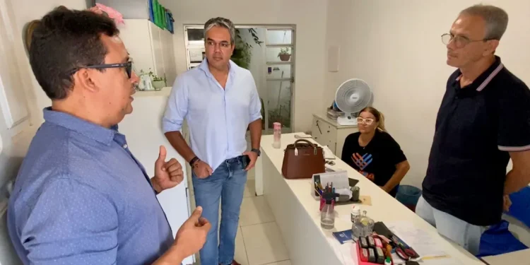 Sérgio Reis visita GACC e APAE de Lagarto para ouvir demandas das instituições
