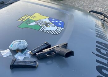 Ação conjunta apreende pistola e drogas em Capela