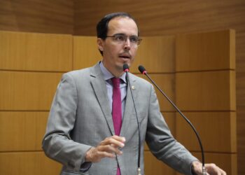 Deputado Georgeo Passos pede melhoria do auxílio alimentação para PM`s