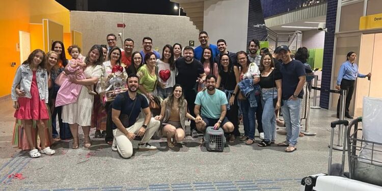 Sergipano esfaqueado durante ataque contra turistas na Holanda desembarca em Aracaju