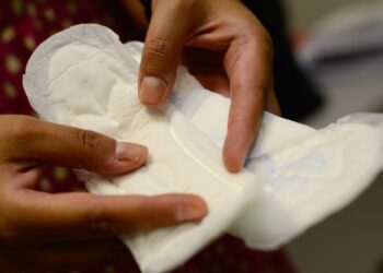 Governo lança programa de distribuição gratuita de absorvente pelo SUS