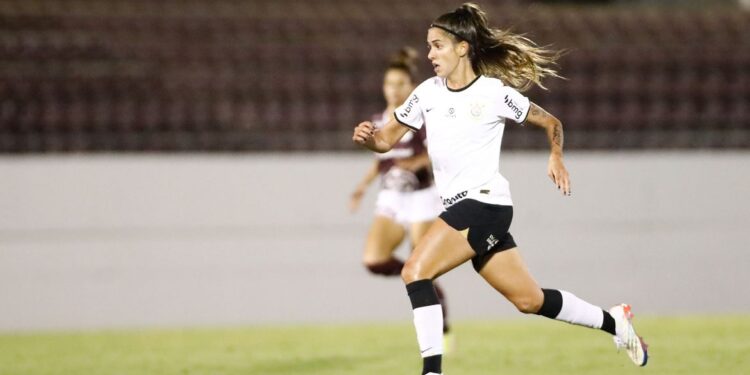 Corinthians bate Ferroviária e assume liderança do Brasileiro Feminino