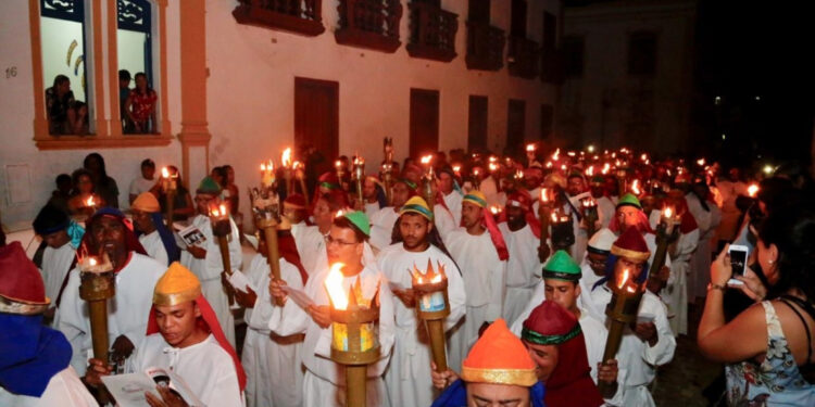 Após quatro anos, procissão do Fogaréu volta a ser realizada em São Cristóvão