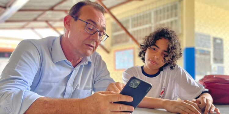 Gestão da Educação visita Escola Estadual Poeta Garcia Rosa e recebe demandas da comunidade escolar