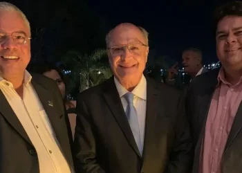 Prefeito Padre Inaldo e Renato Nogueira garantem recursos em Brasília para construção de 2 mil casas