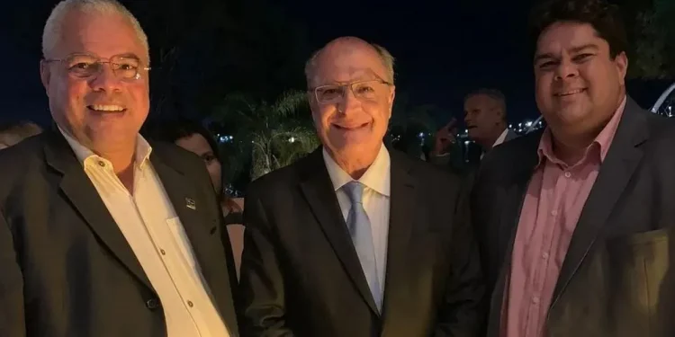 Prefeito Padre Inaldo e Renato Nogueira garantem recursos em Brasília para construção de 2 mil casas