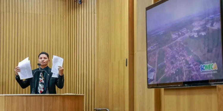 Soneca desaprova projeto habitacional e pede compreensão de Edvaldo