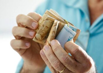 Nascidos em março e abril podem sacar abono a partir de quarta-feira